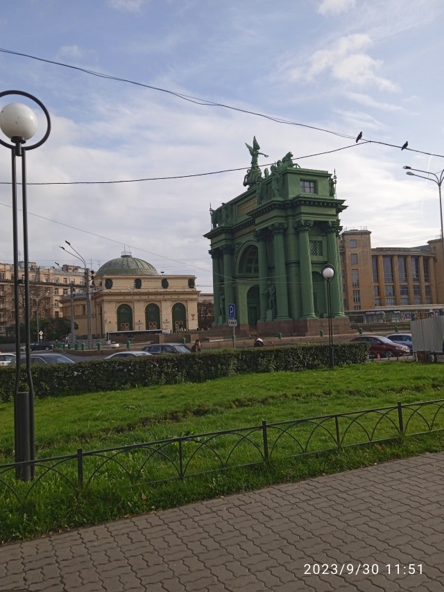 Хозяйство у жениха маленькое, жену не найдет!