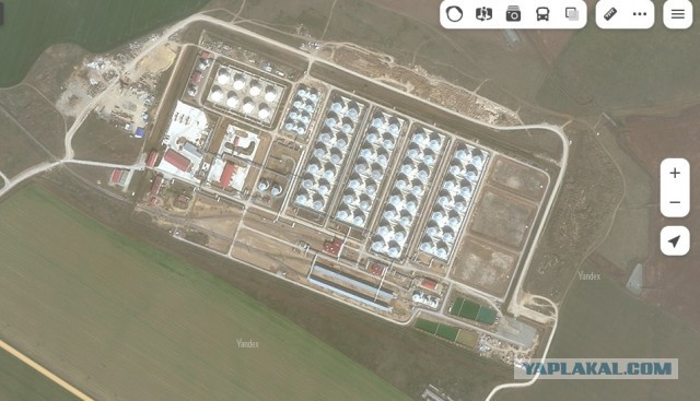 Угроза взрыва цистерн с керосином возникла на горящей нефтебазе в Пролетарске. Это очень серьезно