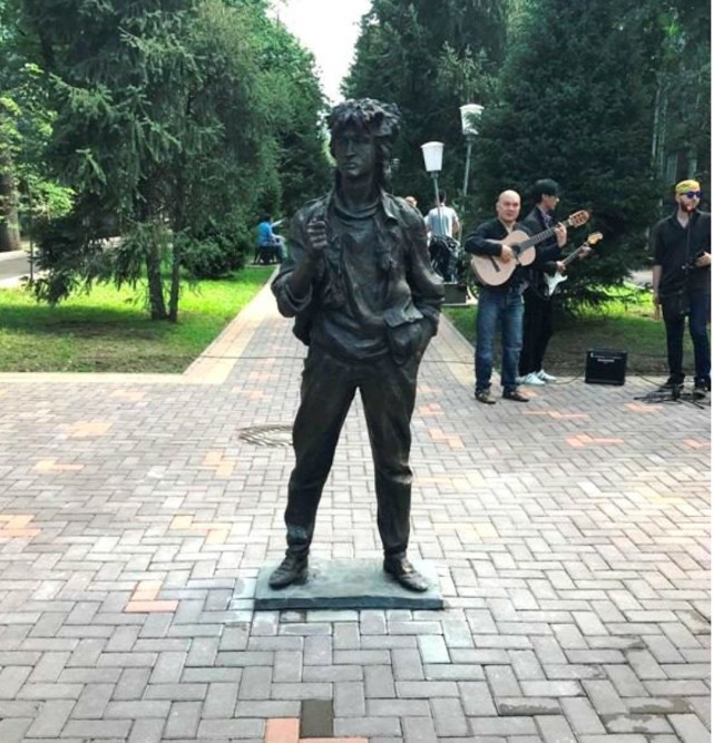 Стену вернули. Дуров, учись!