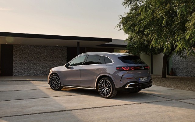 Mercedes-Benz показал электрический кроссовер GLC с технологией EQ