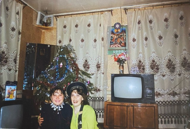 Девчата из 90-х и 00-х