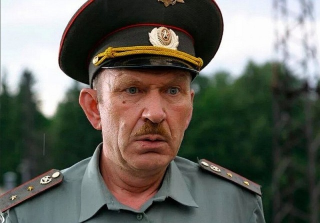 Пьяный кандидат в депутаты на «Ленд Ровере» тараном взял парковку у здания МВД на глазах у изумлённых полицейских
