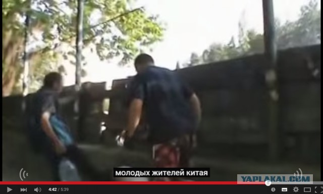 Парень заступился за женщину