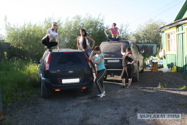 В Германии набирают популярность фотографии в «позе гопника»