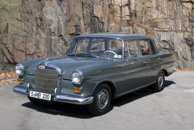 Билет в бизнес-класс 70-х: тест-драйв Mercedes-Benz W115