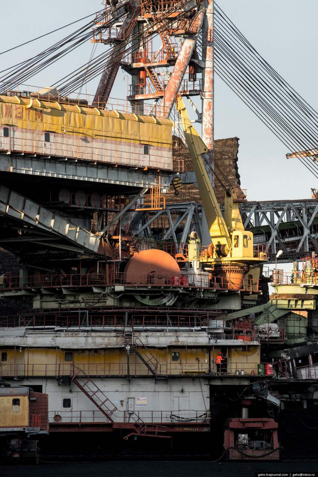 Самый большой в России роторный экскаватор ЭРШРД-5250. Берёзовский угольный разрез