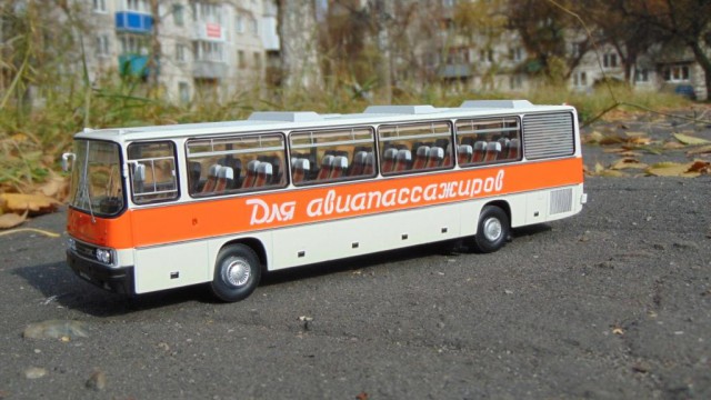 Радиоуправляемая модель ИКАРУС-250.58 с дымом из глушителя и на магнитной подвеске