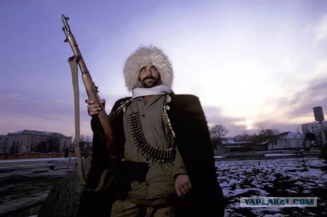 «Чеченский волк»  на камеру извинился перед петербуржцами за ночную стрельбу из автомата