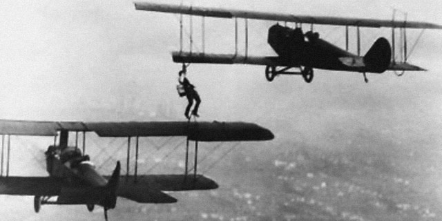 Первые дозаправки в воздухе: как авиация получила «бесконечное топливо»