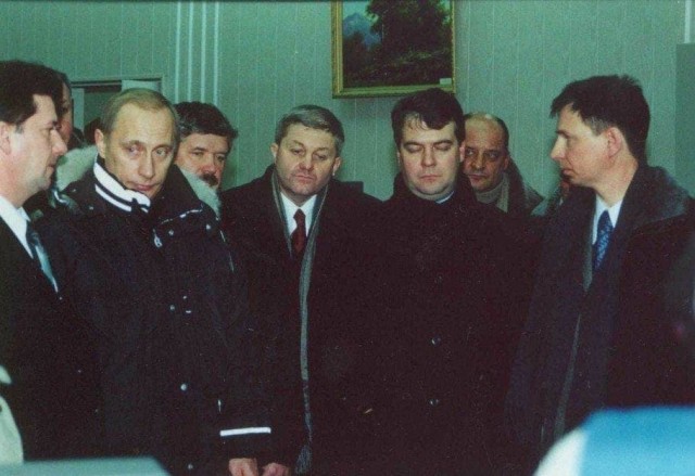 Льёт в уши