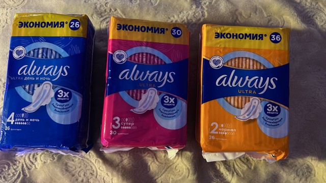 На фото - тысяча рублей