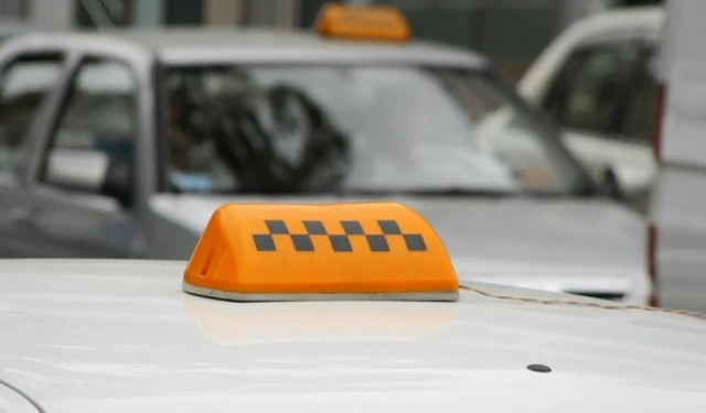 В Саратовской области таксист-мигрант вымогал у девочки деньги. Реакция СК