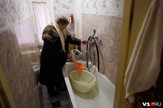 Последний человек в Заканалье: в Волгограде пенсионерка осталась одна в заброшенном квартале