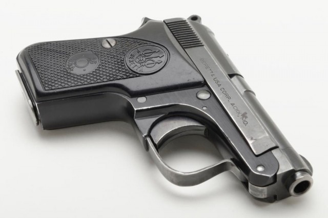 Beretta 21A - кому понадобился пистолет с заряжанием как у ружья?