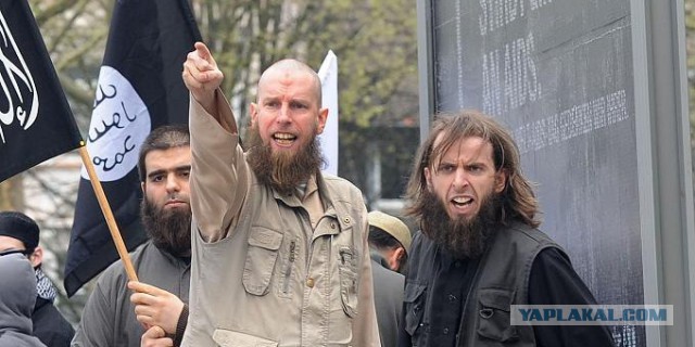 Жители Франкфурта аплодисментами встретили