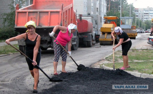 Девушки, которым скучно на работе
