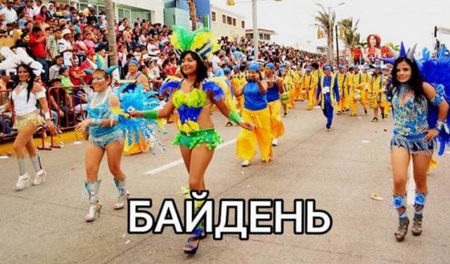 Сеть ответила мемами на звонок Байдена Зеленскому