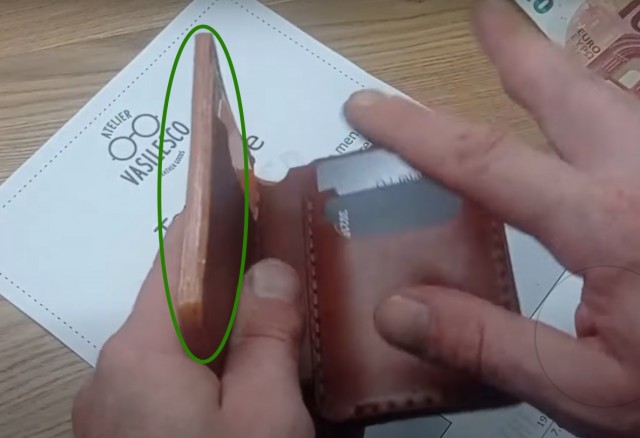 Кошелёк с вертикальным расположением карт