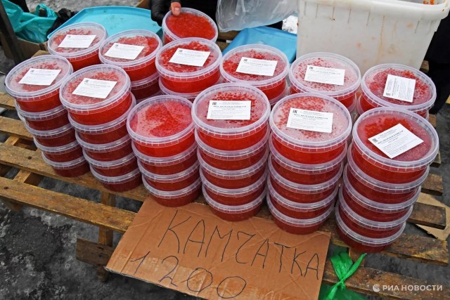 Россияне в этом году покупают красную икру по полкило