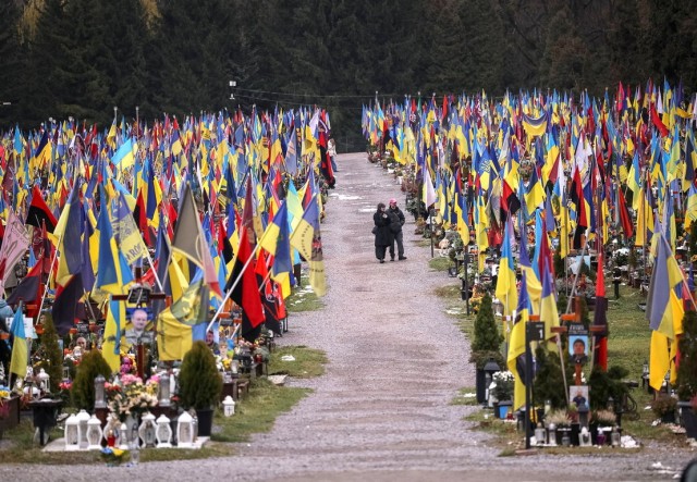 Зеленский заявил, что за четыре года войны Украина потеряла 55 тысяч военнослужащих.