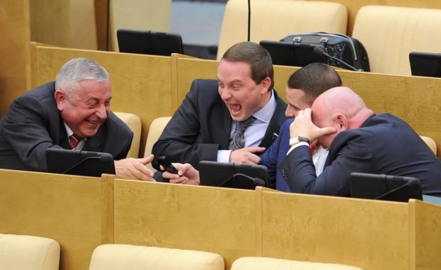 Госдума не спросит Медведева о расследовании Навального