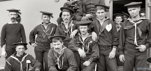 Почему на флотских брюках не было ширинки?!