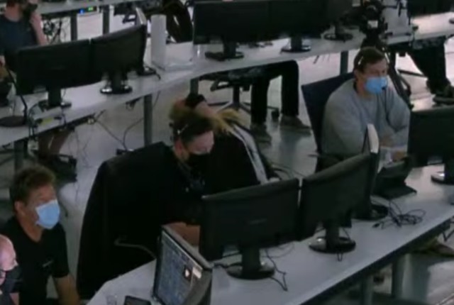 Прямо сейчас в прямом эфире посадка SpaceX DM-2