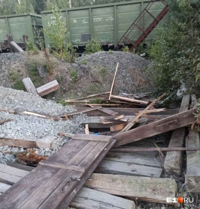 Сидевшую в туалете работницу «Ураласбеста» насмерть раздавил грузовой поезд.