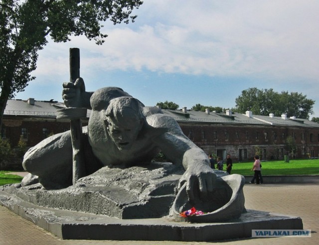 И целого мира мало!