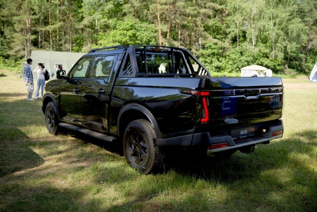 Пикап Dongfeng от братьев-белорусов не желаете ли?