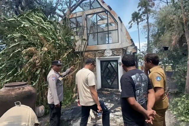 Турист случайно сжёг виллу на Бали, пытаясь избавиться от паука