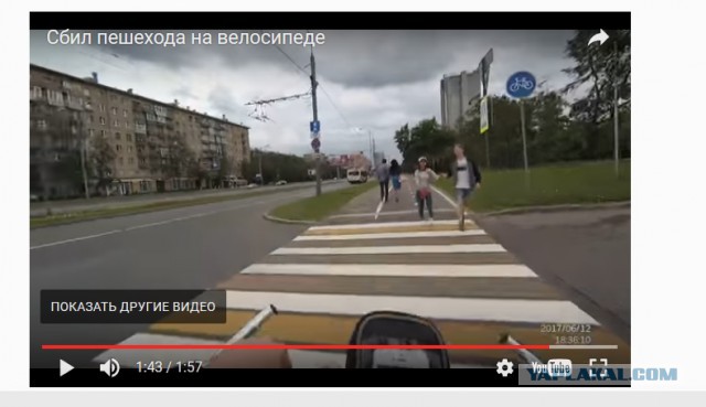 Давит пешеходов на велодорожке