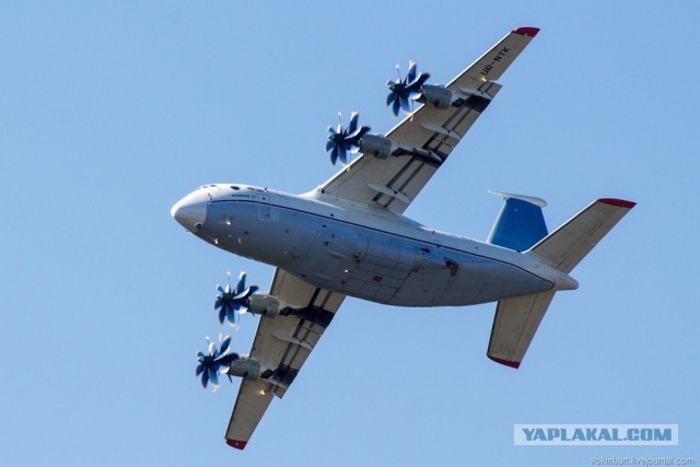 Фото последствий удара по ангару с самолетом Ан-225 «Мрия»