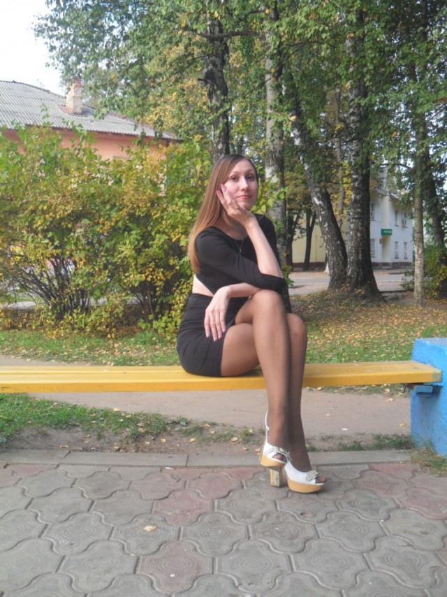 А как выглядят девушки на улицах? Чем они занимаются?