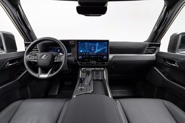 Представлен совершенно новый Lexus GX на платформе Toyota Land Cruiser 300. 3,4-литровый V6 твинтурбо, 10-ступенчатый «автомат», постоянный полный привод и кардинально измененный дизайн