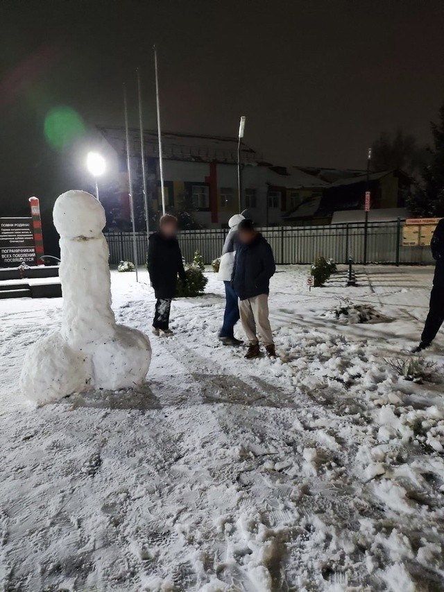 В Калужской области в школах проведут беседы с детьми из-за снежного пениса в Малоярославце
