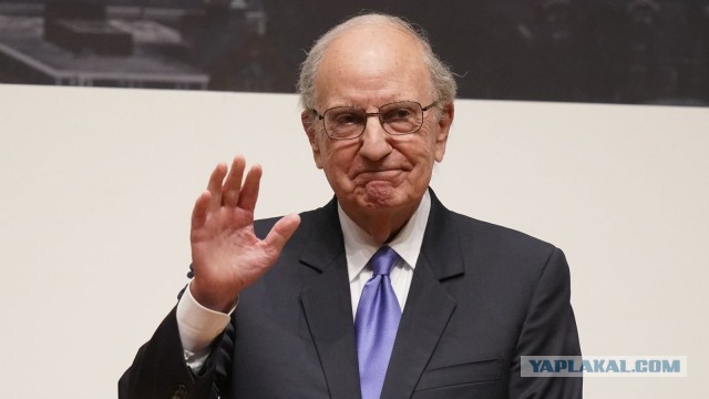 Зачем США покупают нефть во всем мире, когда сами добывают ее больше всех и одни из лидеров по ее продаже?