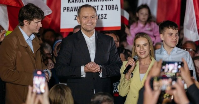 Навроцкий побеждает на выборах президента Польши