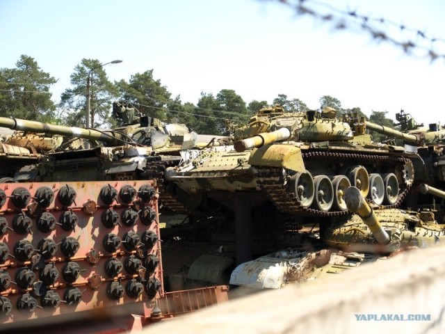 Свалка танков под Киевом