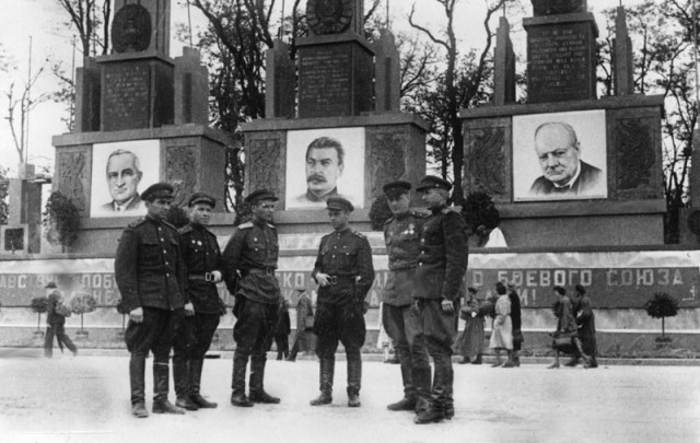 Фотографии второй мировой, многие цветные (фото)