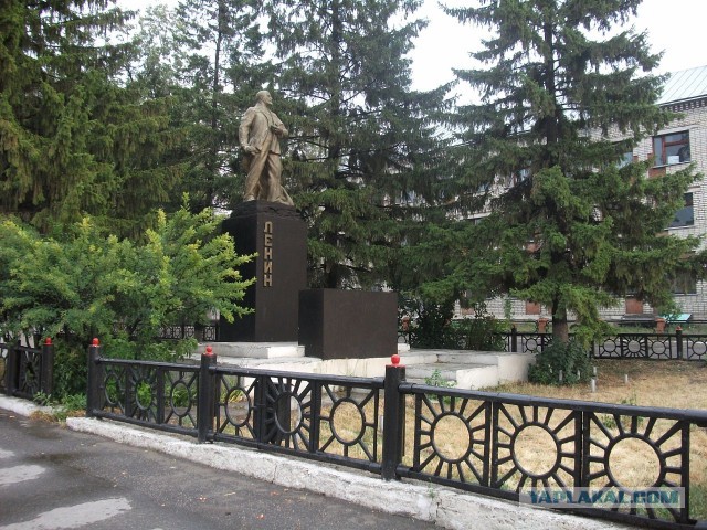Памятники Ленину