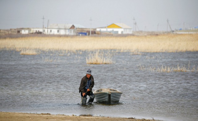 В Аральское море вернулась вода: как возрождают солёное озеро в Казахстане