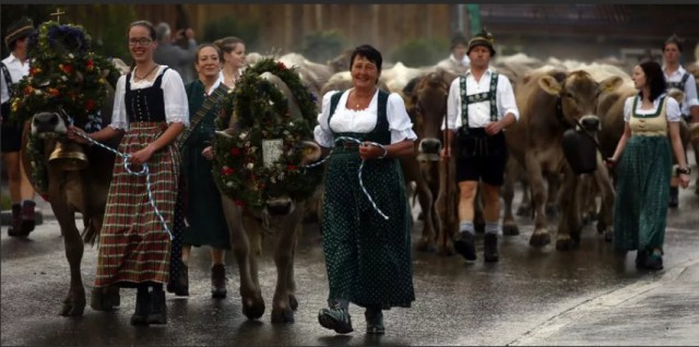 Календарь с горячими австрийскими фермершами на 2019 год