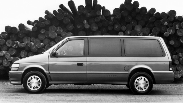 Второй триумф Ли Якокки и первый минивэн в истории: рождение Dodge Caravan