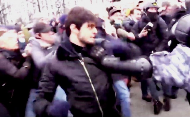 ⚡️ Силовики задержали Сайд-Мухамада Джумаева участвовавшего в драке с полицией на митинге
