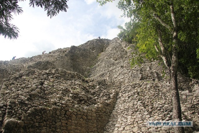 Одни уверены, что Египетские пирамиды построили инопланетяне, другие отрицают. Кто прав?