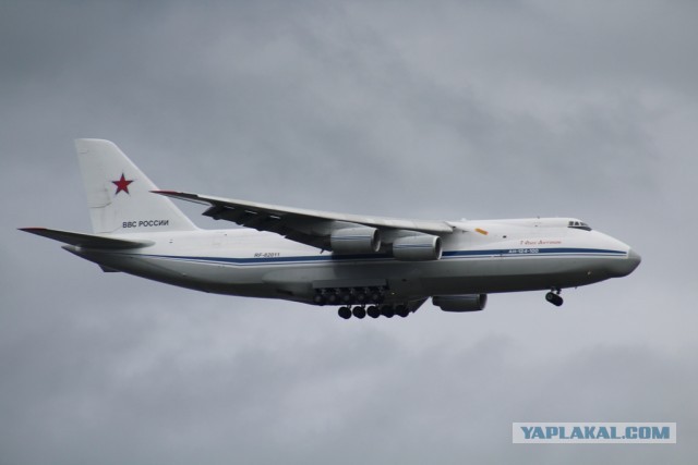 Самолет АН124 "Волга-Днепр" Антонов в Лондоне. Посадка. Взлет