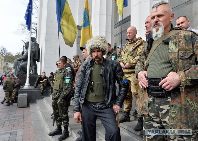 Немцы селят украинских беженцев в "концлагерь"