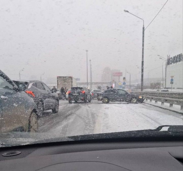 Два массовых ДТП на МКАД: столкнулись 9 машин