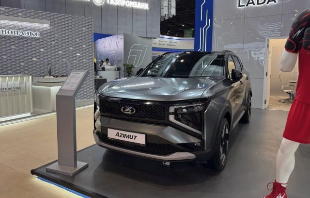 На "Иннопроме" в Ташкенте показали кроссовер Lada Azimut